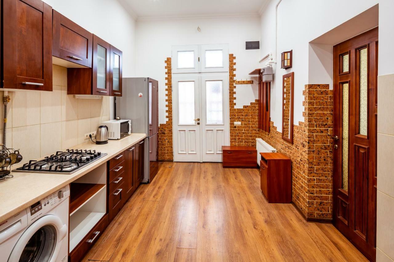 Bv Apartments Exquisite Львів Екстер'єр фото